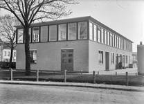 834603 Gezicht op het nieuwe dienstgebouw van de N.S. te Venlo.